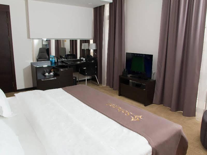 בישקק Solutel Hotel מראה חיצוני תמונה