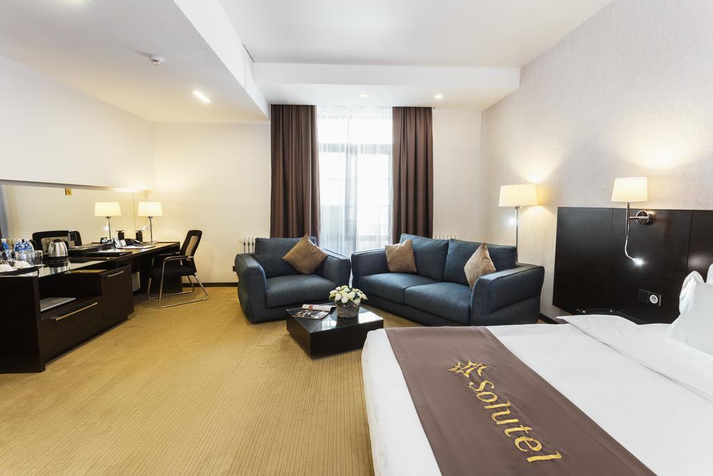 בישקק Solutel Hotel מראה חיצוני תמונה