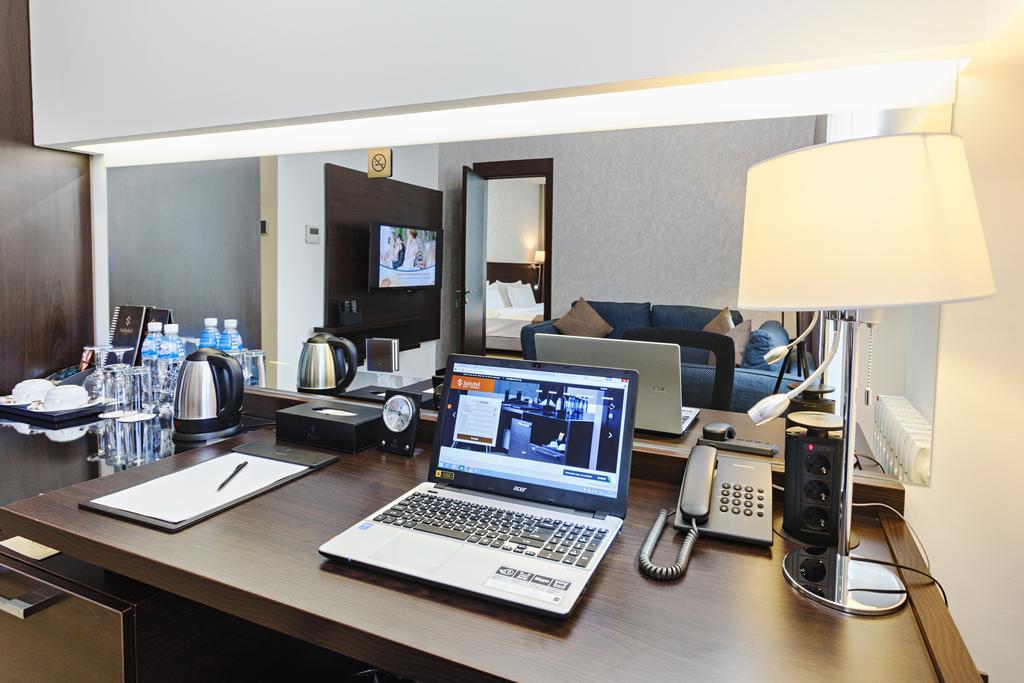 בישקק Solutel Hotel מראה חיצוני תמונה