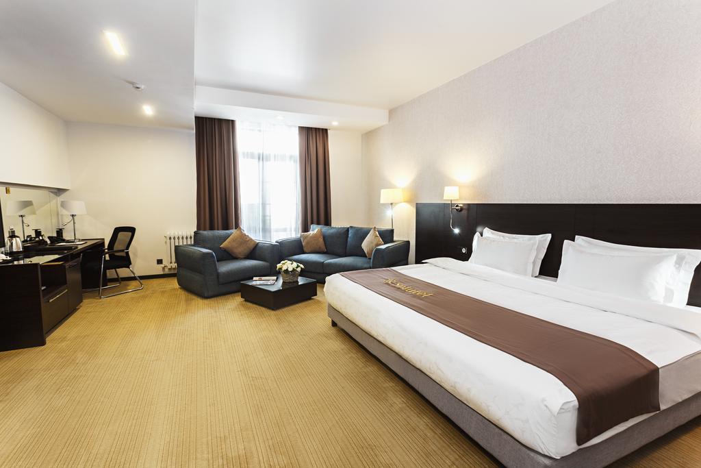 בישקק Solutel Hotel מראה חיצוני תמונה
