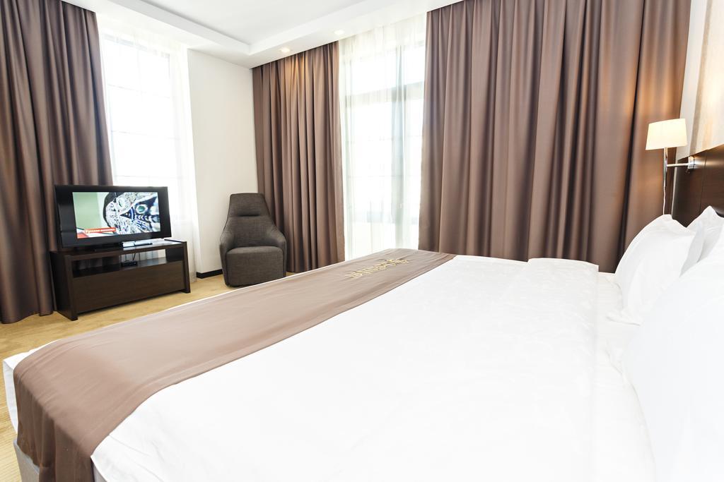 בישקק Solutel Hotel מראה חיצוני תמונה