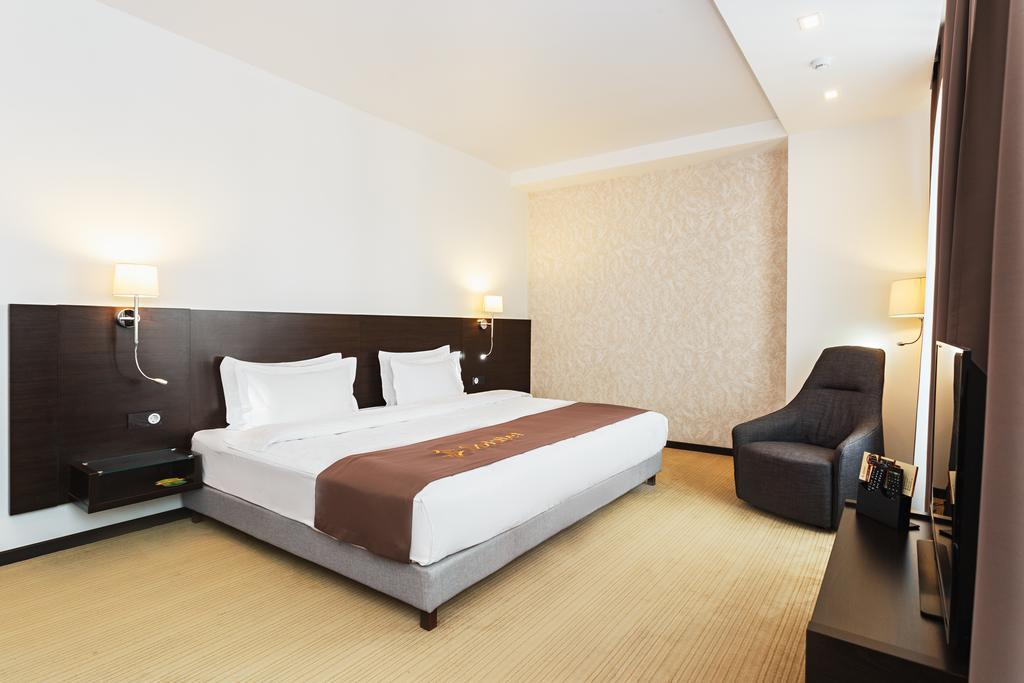 בישקק Solutel Hotel מראה חיצוני תמונה