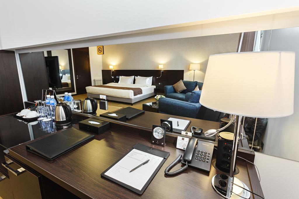 בישקק Solutel Hotel מראה חיצוני תמונה