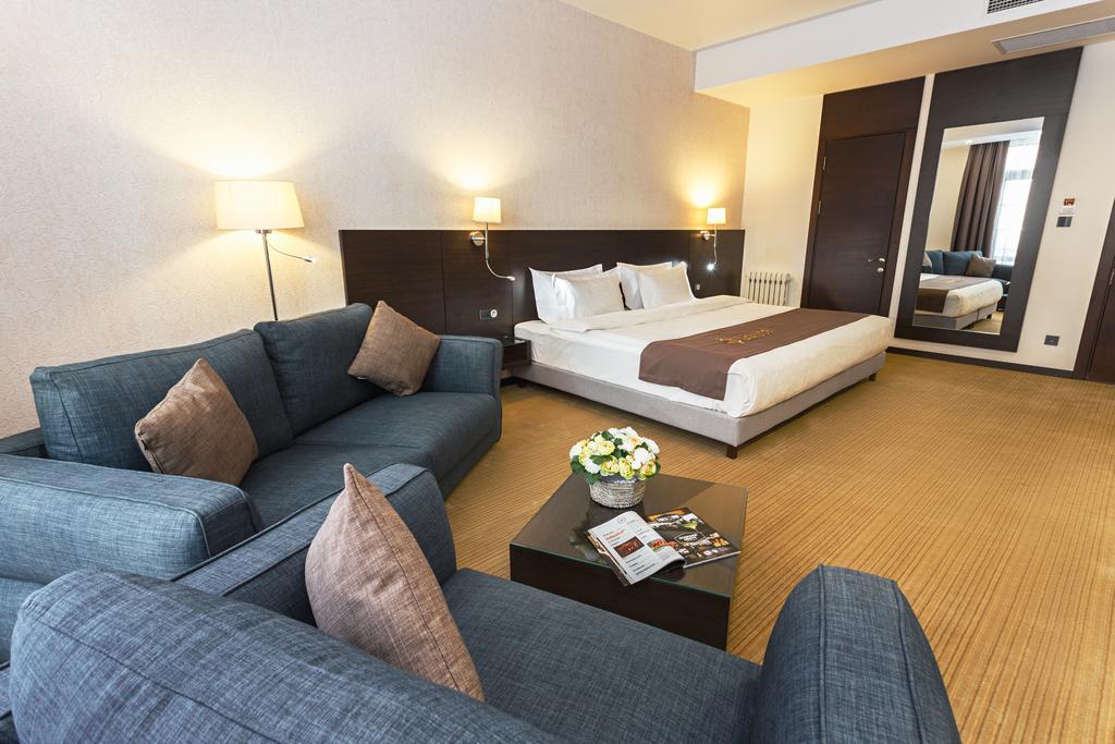 בישקק Solutel Hotel מראה חיצוני תמונה