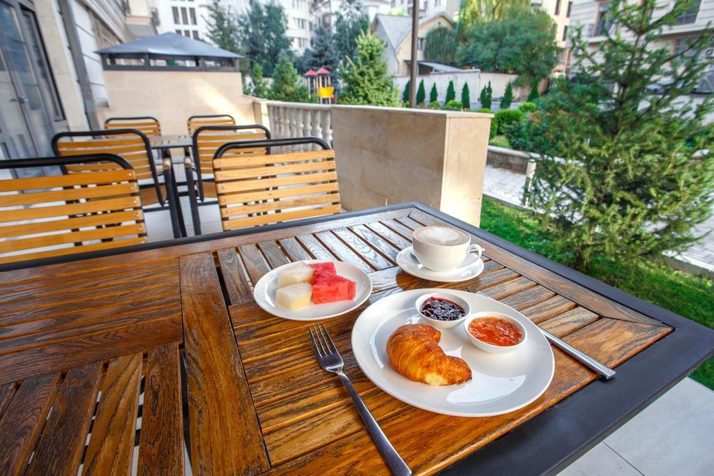 בישקק Solutel Hotel מראה חיצוני תמונה